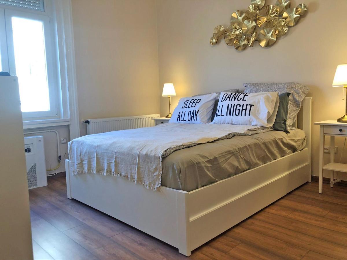 Modern Comfort In Historical Budapest Extérieur photo